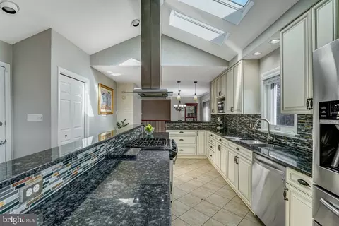 7117 Dalhouse St, Springfield, VA 22151 photo 10