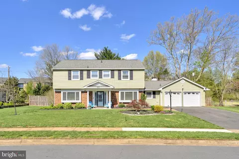 4111 Meadow Hill Ln, Fairfax, VA 22033