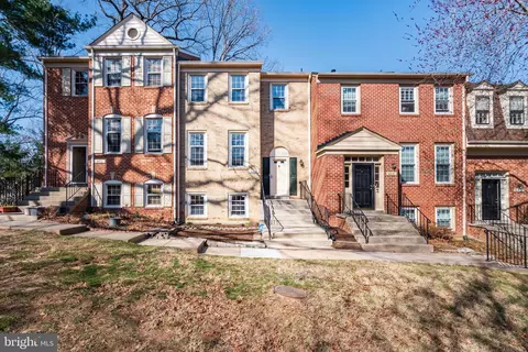 4818 Carriagepark Rd, Fairfax, VA 22032
