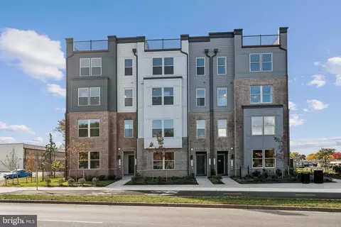 2141 Glacier Rd, Herndon, VA 20170
