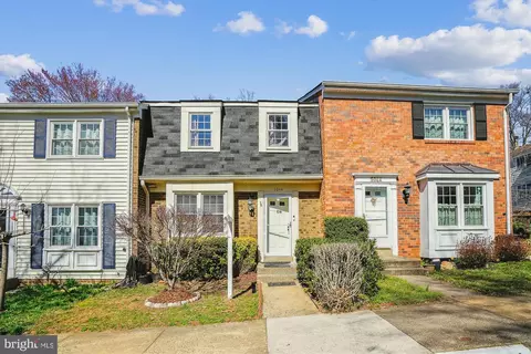 5046 Head Ct, Fairfax, VA 22032