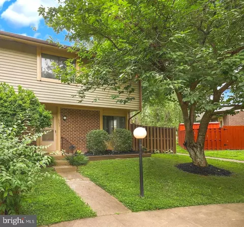 10677 Myrtle Oak Ct, Burke, VA 22015