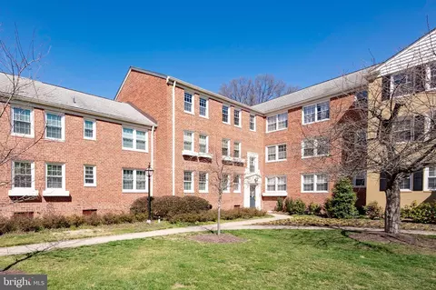 6609 10th St #C1, Alexandria, VA 22307