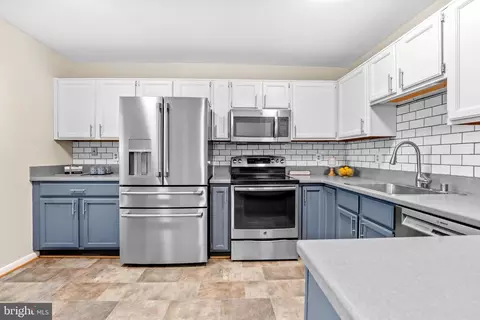 7512 Rolling Rd, Springfield, VA 22153 photo 9