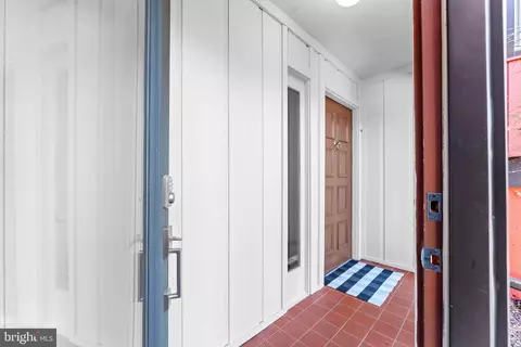 7512 Rolling Rd, Springfield, VA 22153 photo 3