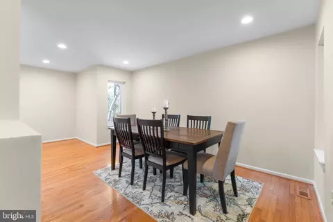 7512 Rolling Rd, Springfield, VA 22153 photo 7