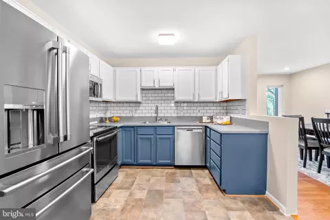 7512 Rolling Rd, Springfield, VA 22153 photo 10