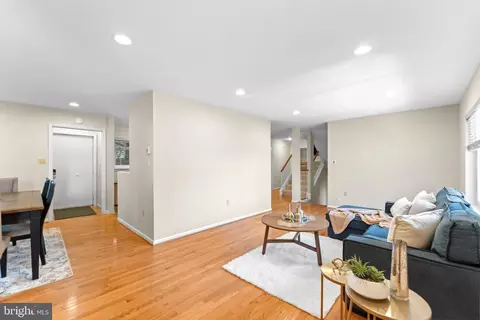 7512 Rolling Rd, Springfield, VA 22153 photo 5