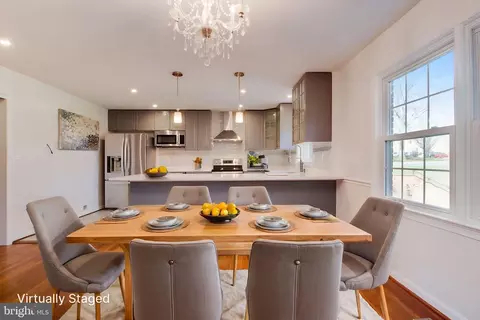 9297 Bailey Ln, Fairfax, VA 22031