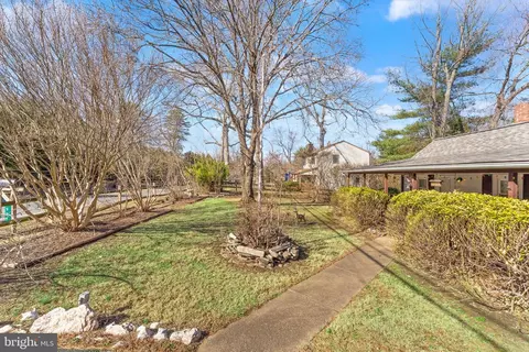 Exterior - 927 Utterback Store Rd, Great Falls, VA 22066 photo 3 of 5