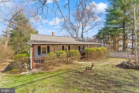 Exterior - 927 Utterback Store Rd, Great Falls, VA 22066 photo 2 of 5