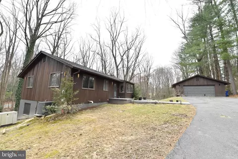 10209 Westford Dr, Vienna, VA 22182