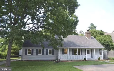 12522 Popes Head Rd, Clifton, VA 20124