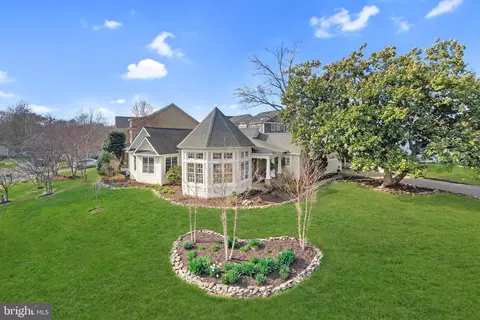 8118 Yorktown Dr, Alexandria, VA 22308