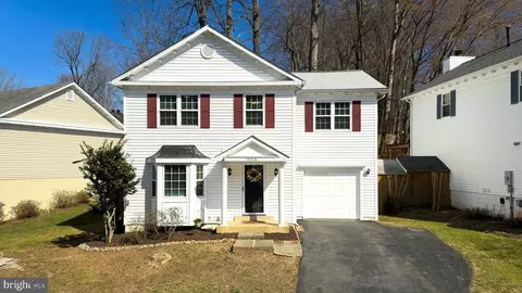 10016 Park Woods Ln, Burke, VA 22015