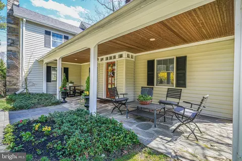 11611 Stuart Mill Rd, Oakton, VA 22124 photo 3