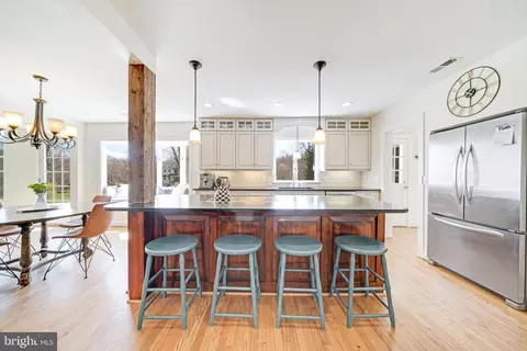 11611 Stuart Mill Rd, Oakton, VA 22124 photo 6