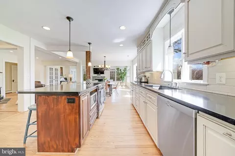 11611 Stuart Mill Rd, Oakton, VA 22124 photo 10