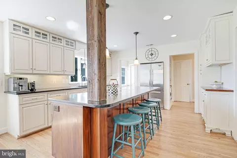11611 Stuart Mill Rd, Oakton, VA 22124 photo 7