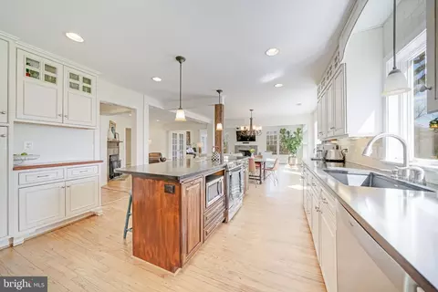 11611 Stuart Mill Rd, Oakton, VA 22124 photo 8