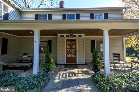 11611 Stuart Mill Rd, Oakton, VA 22124 photo 2