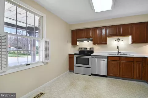 8090 Steeple Chase Ct, Springfield, VA 22153 photo 6
