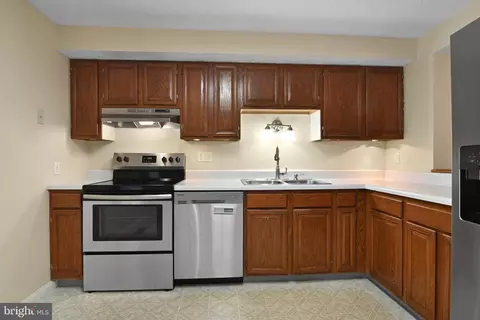 8090 Steeple Chase Ct, Springfield, VA 22153 photo 5