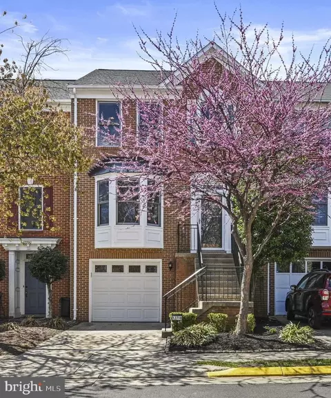 12718 Dogwood Hills Ln, Fairfax, VA 22033