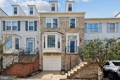 5811 Clapham Rd, Alexandria, VA 22315