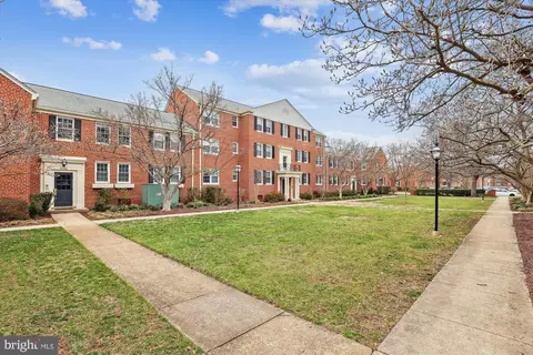 6733 W Wakefield Dr #B-1, Alexandria, VA 22307