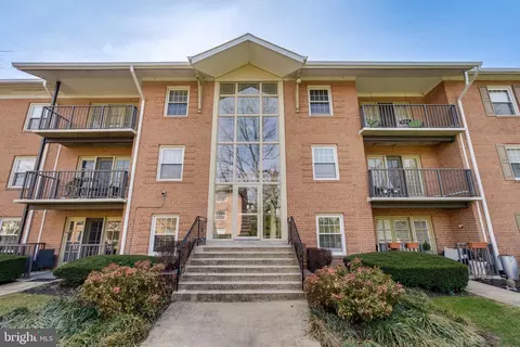 3334 Spring Ln #B-42, Falls Church, VA 22041