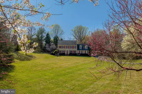 494 Saint Ives Rd, Great Falls, VA 22066