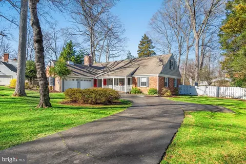 3808 Westgate Dr, Alexandria, VA 22309