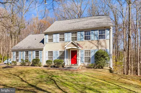 9813 S Park Cir, Fairfax Station, VA 22039
