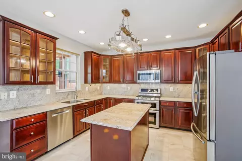 8429 Ambrose Ct, Springfield, VA 22153 photo 14