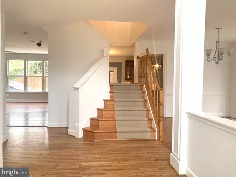 8429 Ambrose Ct, Springfield, VA 22153 photo 11