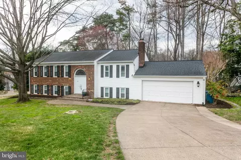 7824 New London Dr, Springfield, VA 22153