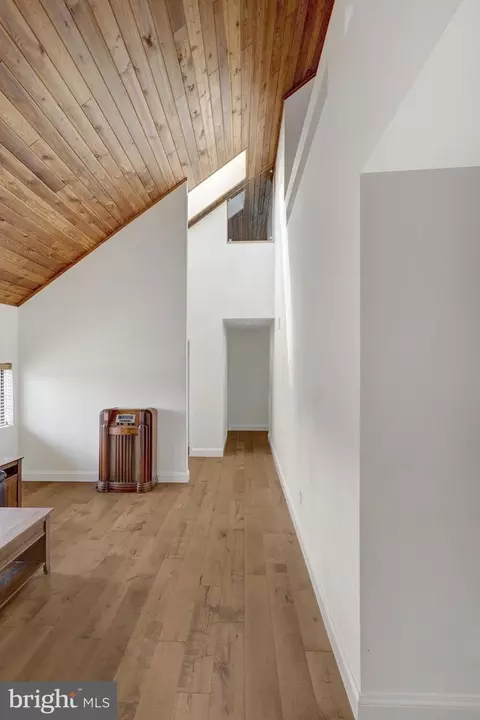 Entry Way - 1941 Upper Lake Dr, Reston, VA 20191 photo 2 of 11