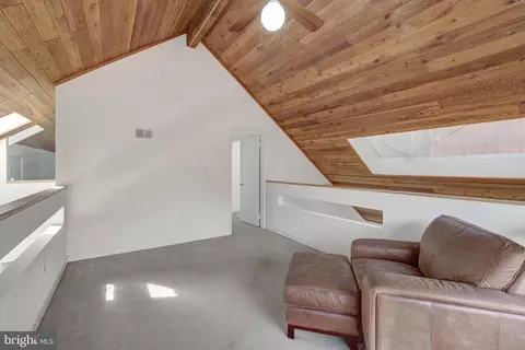 Entry Way - 1941 Upper Lake Dr, Reston, VA 20191 photo 10 of 11