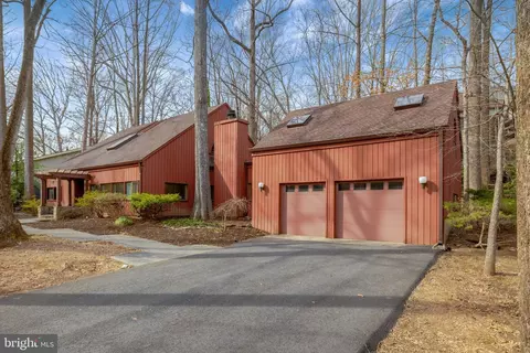1941 Upper Lake Dr, Reston, VA 20191