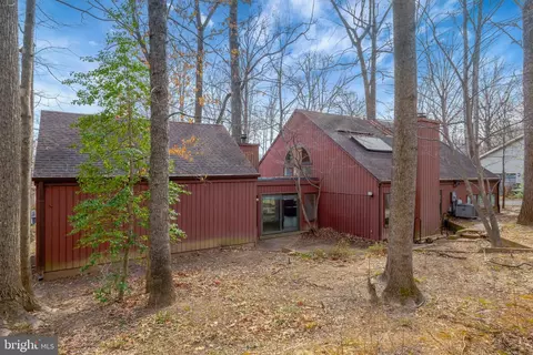 Exterior - 1941 Upper Lake Dr, Reston, VA 20191 photo 7 of 9