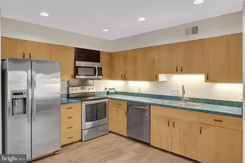 Kitchen - 1941 Upper Lake Dr, Reston, VA 20191 photo 1 of 2