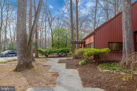 Exterior - 1941 Upper Lake Dr, Reston, VA 20191 photo 5 of 9