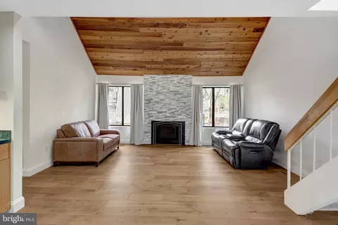 Living - 1941 Upper Lake Dr, Reston, VA 20191 photo 4 of 8