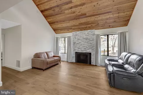 Living - 1941 Upper Lake Dr, Reston, VA 20191 photo 5 of 8