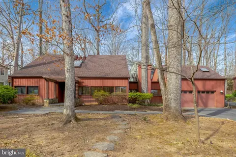 Exterior - 1941 Upper Lake Dr, Reston, VA 20191 photo 2 of 9