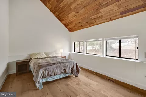 Bedroom - 1941 Upper Lake Dr, Reston, VA 20191 photo 1 of 6