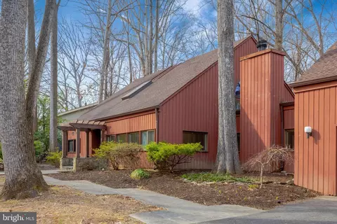 Exterior - 1941 Upper Lake Dr, Reston, VA 20191 photo 4 of 9