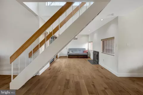 Entry Way - 1941 Upper Lake Dr, Reston, VA 20191 photo 5 of 11