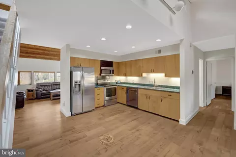 Entry Way - 1941 Upper Lake Dr, Reston, VA 20191 photo 4 of 11